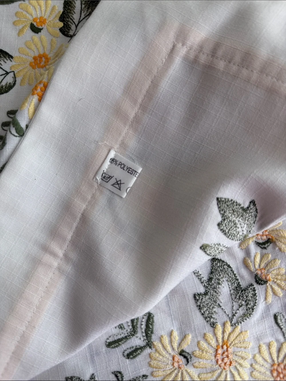 Embroidered Daisy Tablecloth 33” Square Linen Look Yellow Green Floral